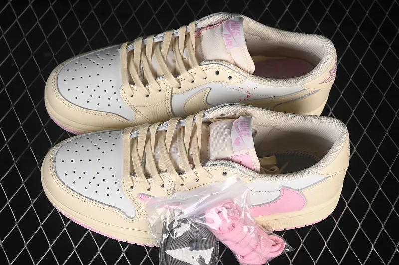 All Categories Air Jordan Jordan series basketball shoes Air Jordan 1 Low LJR version Travis Scott x Air Jordan 1 Low OG AJ1 Joe 1 joint undercut IQ7604-100